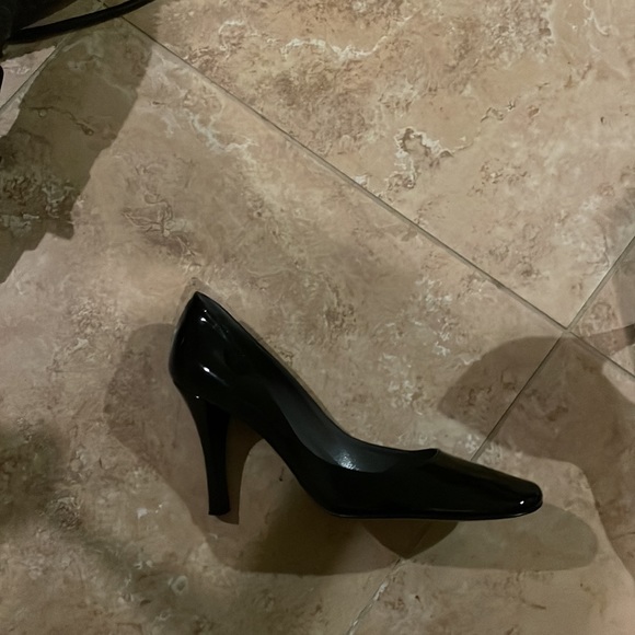 Delman Heels, Size 8M, Black - Picture 2 of 2